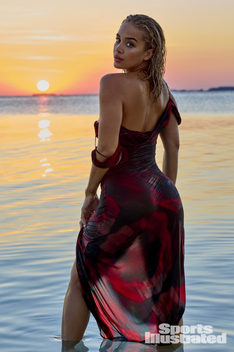 Jasmine Sanders was photographed by Yu Tsai in Belize. Dress by Rat & Boa. 